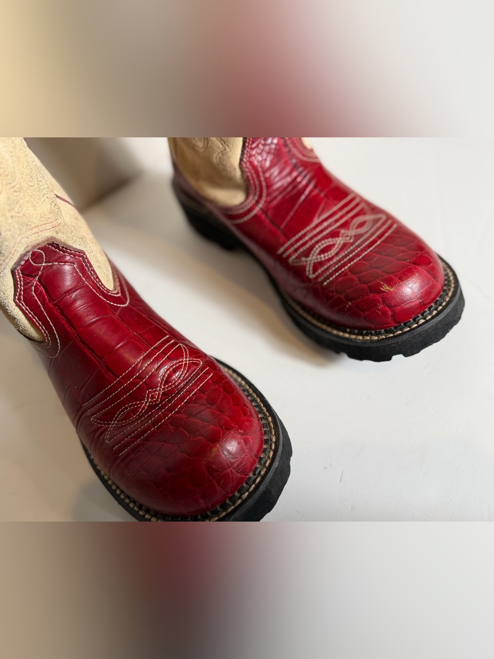 Ariat~Fatbaby~Red~Croc-Embossed~Leather & Cream~Suede~Short Shaft~Boots~Size 10 - Picture 7 of 16
